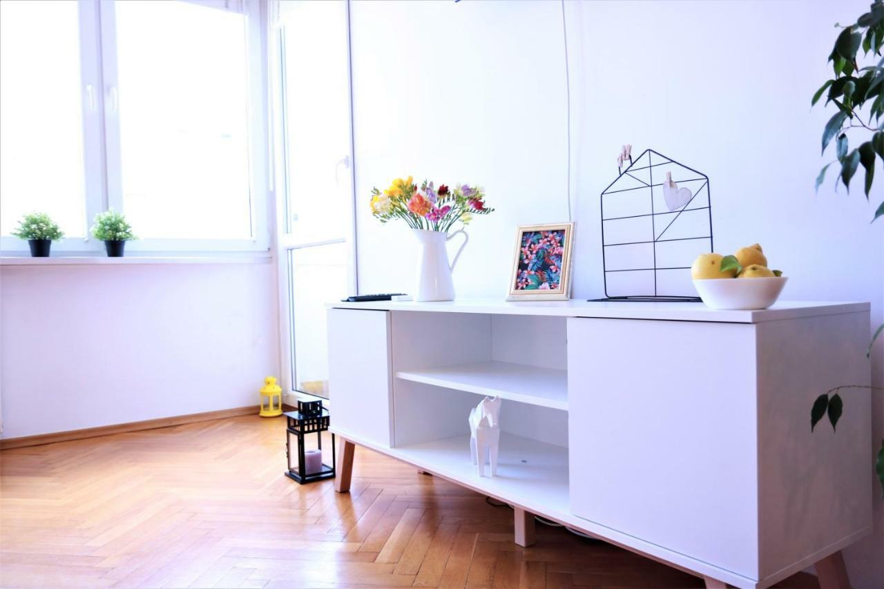 Cozy And Great Location By Cooee Apartments Варшава Екстериор снимка